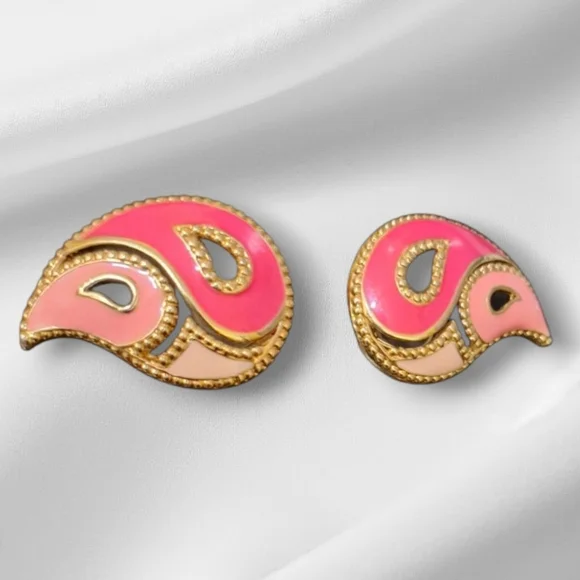 AVON VINTAGE RETRO PAISLEY GOLDTONE AND ENAMEL POST EARRINGS - Picture 5 of 5